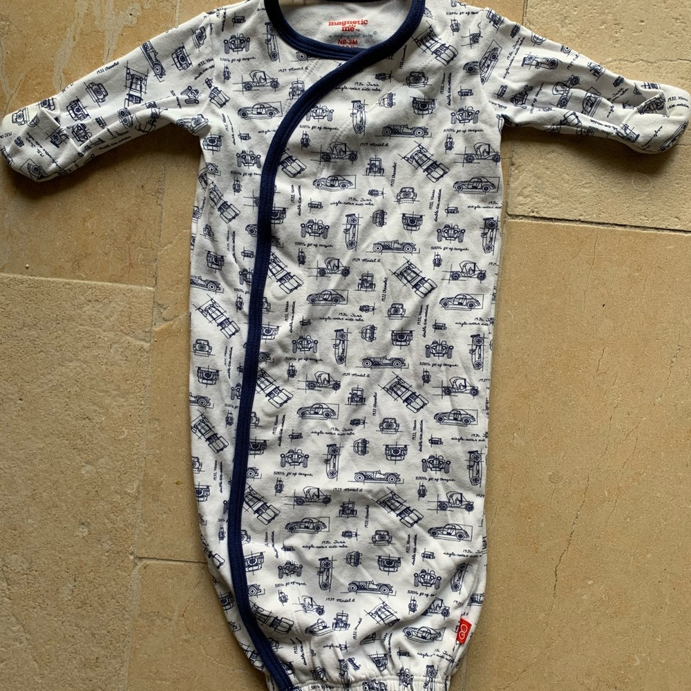 Magnetic Me Newborn Gown